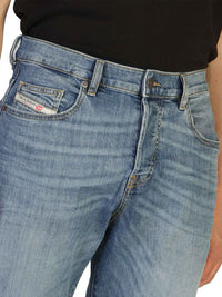 Diesel D-Viker Straight Jeans	D-VIKER_L32_A05156_RM046_01 3