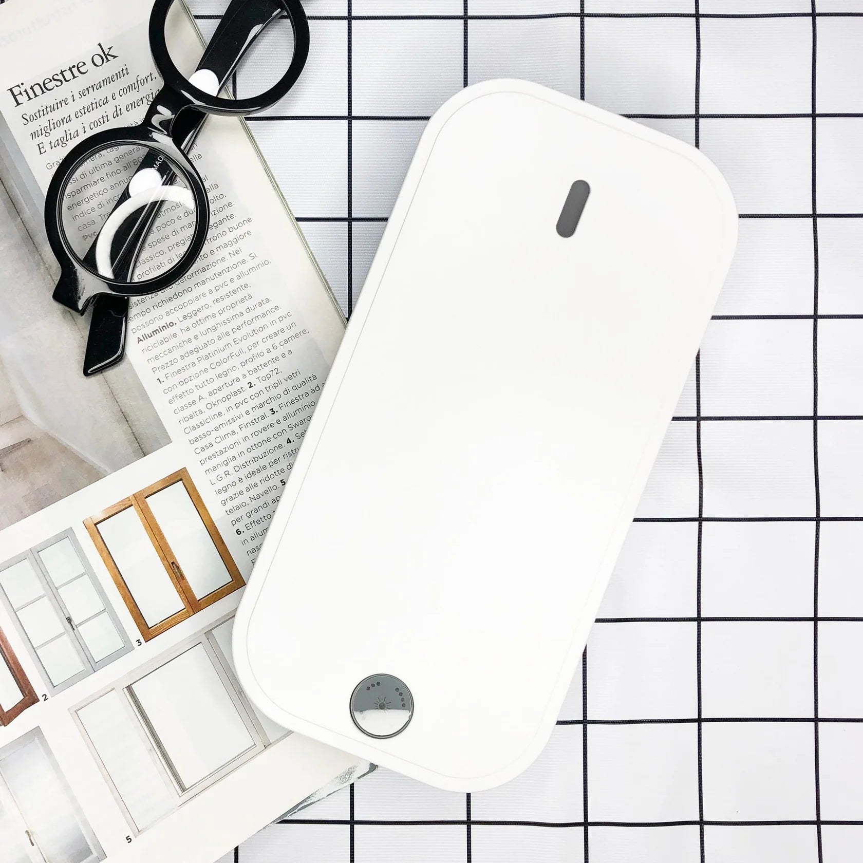 Travelmall 3-in-1 Slim Multi-functional Station UV-C Steriliser with 10W Qi Wireless Charger and Aroma Diffuser 9