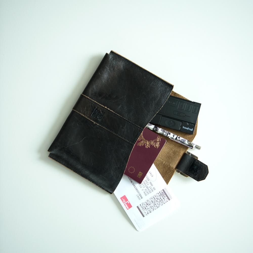 Travelmall Ultra Slim Multi-Storage SIM Card Organizer With Type C OTG Reader