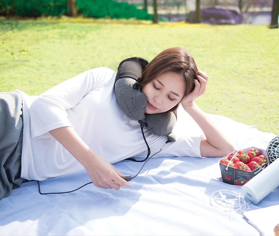 Travelmall 3D Inflatable Massage Neck Pillow With Patented Pump 3D