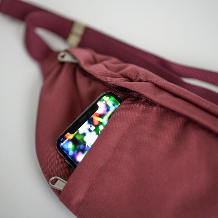 Cabinzero Hip Pack 2L in Napa Wine Color 4