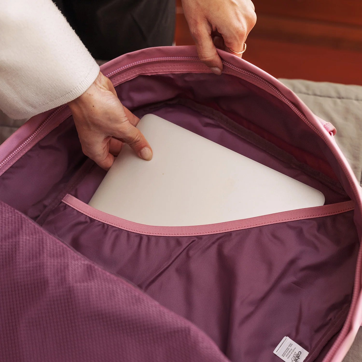 Cabinzero Classic Backpack 44L in Rosa Rosa Color