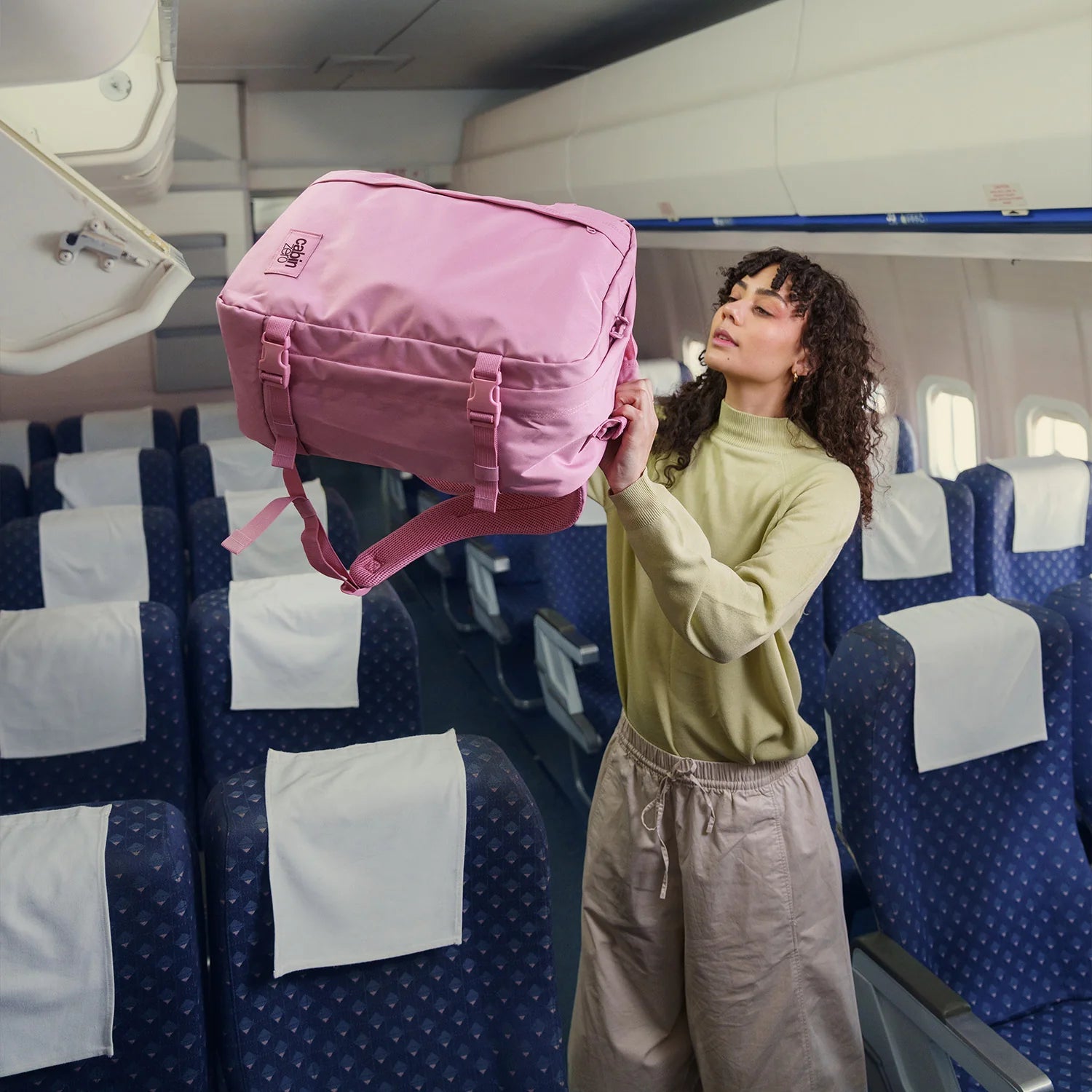 Cabinzero Classic Backpack 44L in Rosa Rosa Color
