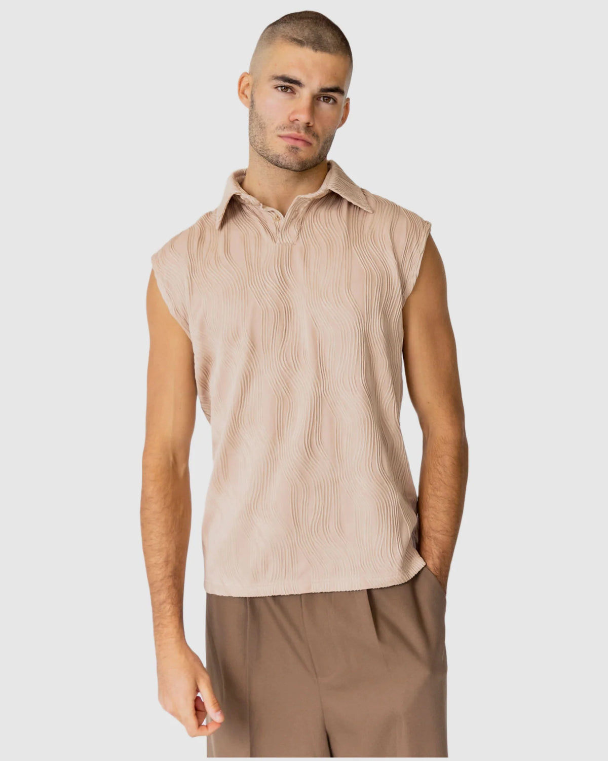 Justin Cassin Verve Sleeveless Shirt in Brown Color