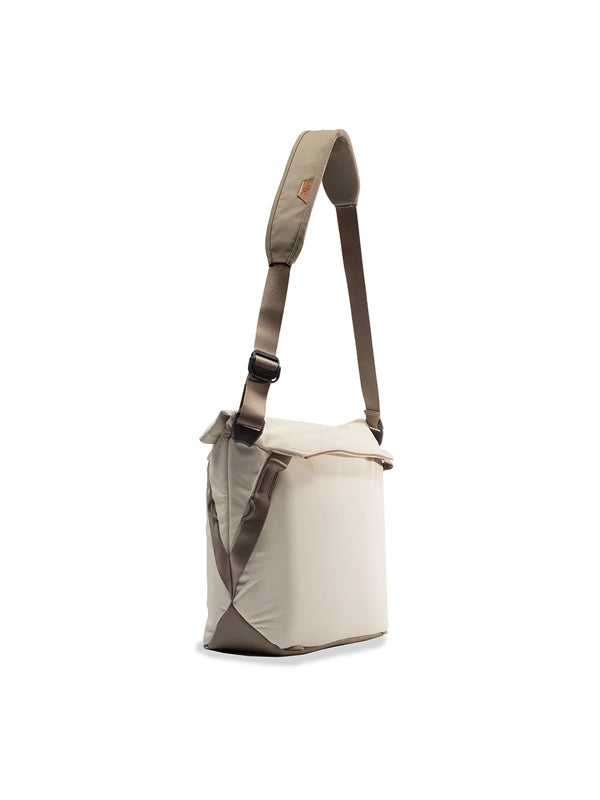 Peak Design Everyday Tote 15L in Bone Color 2